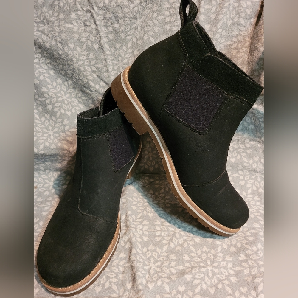 Women's Black Chaco (Fields) Chelsea Boots-  Size 8.5